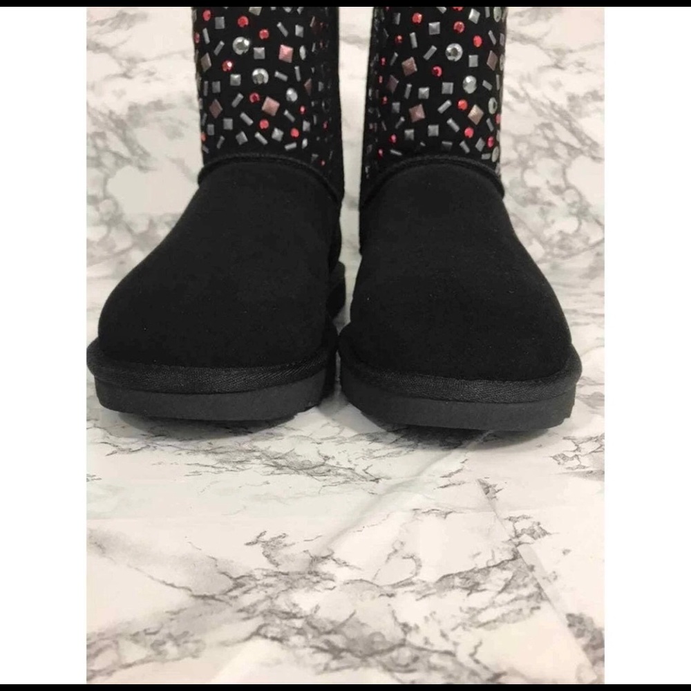 NIB UGG Woman's Classic Shorts Stud ll Boots SZ 7. - Picture 4 of 11